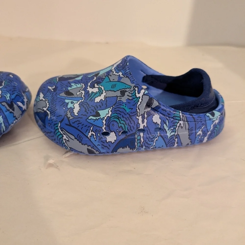 Cat & Jack Shark Design Rowan Slip On Water Shoes/Clogs in Size 7